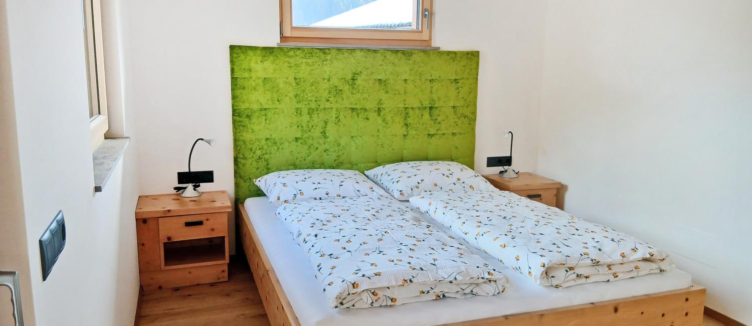 Schlafzimmer mit Doppelbett